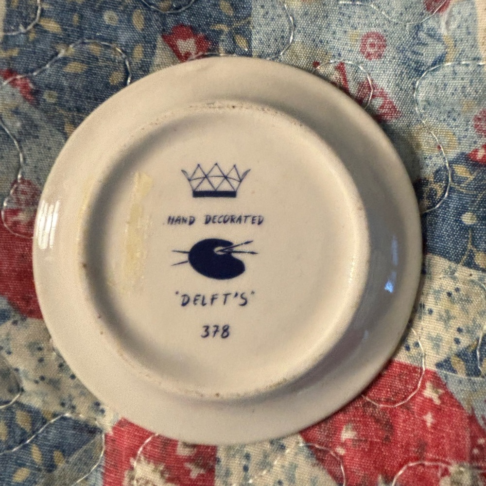 Delft Hand Decorated Plate - Picture 2 of 2
